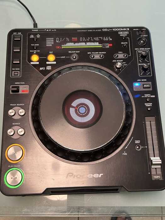 2 platines PIONEER CDJ 1000 MK3 AVEC FLYERS Musique