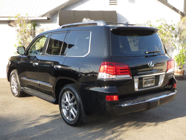 2013 Lexus LX 570 3 2013 Lexus LX 570 Véhicules 3