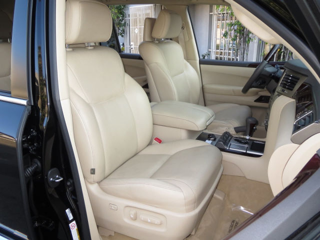 2013 Lexus LX 570 4 2013 Lexus LX 570 Véhicules 4