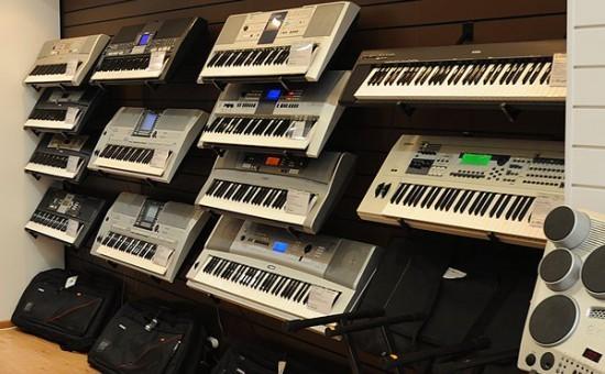 Available Yamaha Tyros 5, Pioneer DJ CDJ 2000, Korg PA4X Available Yamaha Tyros 5, Pioneer DJ CDJ 2000, Korg PA4X Musique