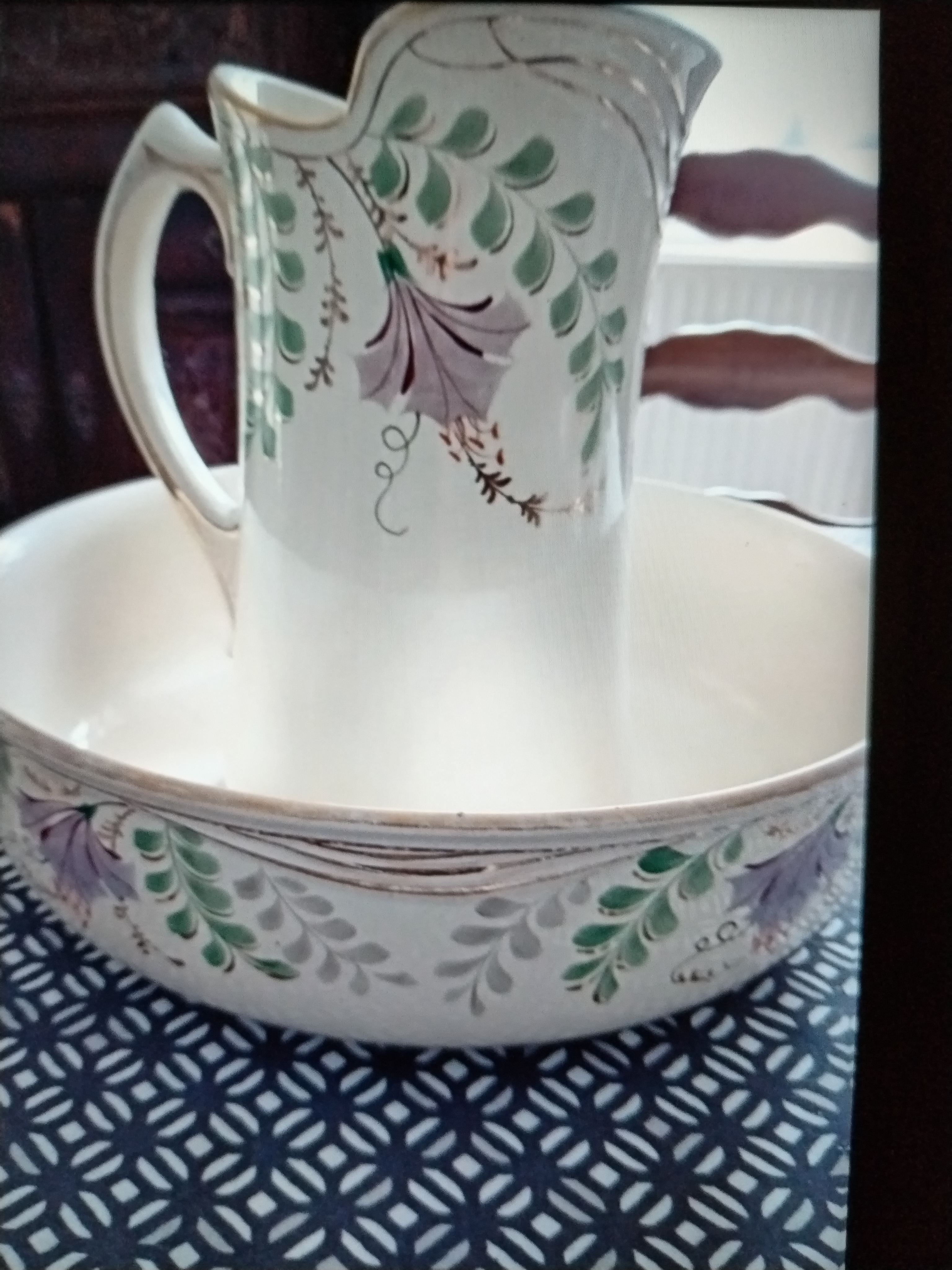 Broc et cuvette en céramique de salle de bain
<br>Vintage Trés bon Ã©tat et impeccable
<br>Aucu