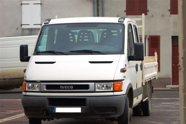 Camion Benne Iveco 3T5 double cabine Camion Benne Iveco 3T5 double cabine Véhicules