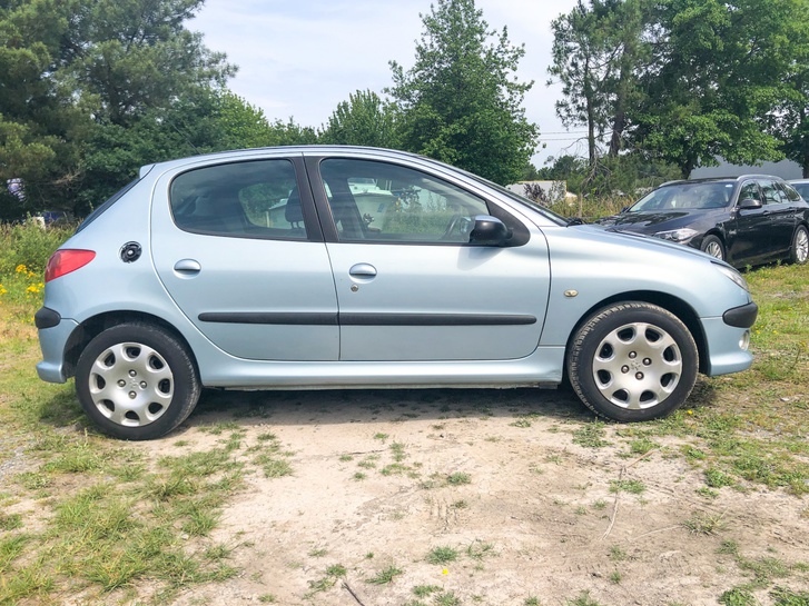Don PEUGEOT 206 1.4 i 75cv Don PEUGEOT 206 1.4 i 75cv Véhicules