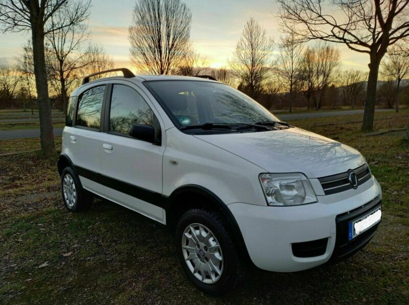 Fiat Fiat Panda 4x4 Allrad Typ 169 aus erstem F... Vhicules