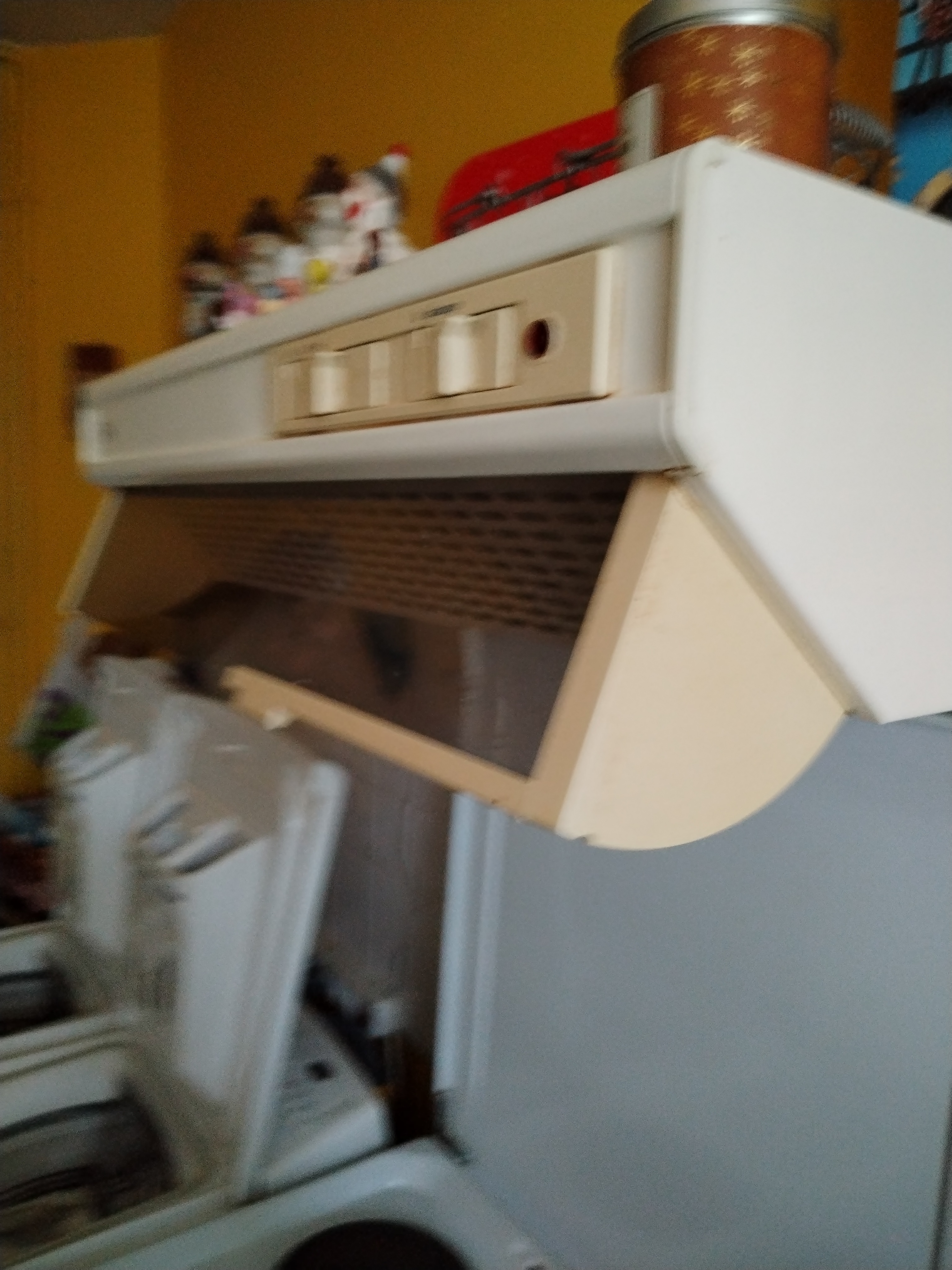 Hotte aspirant de cuisine marque far couleur crÃ¨me et lumiÃ¨re
<br>3 fonction d'Ã©vacuat
