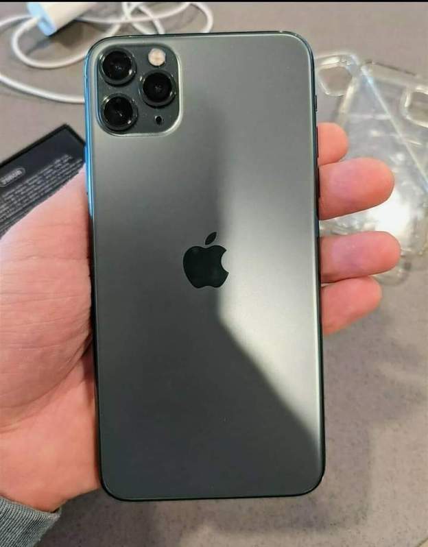 IPhone 11pro Max 256go État batterie 99% IPhone 11pro Max 256go État batterie 99% Teleohon & Navigation
