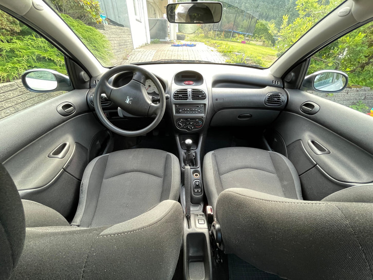Peugeot 206 hdi 1.4  Véhicules 2
