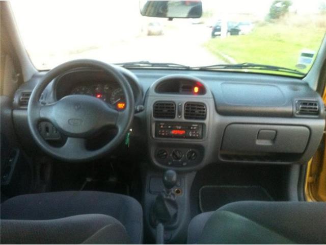 RENAULT Clio 1.2i RTE Vhicules 3