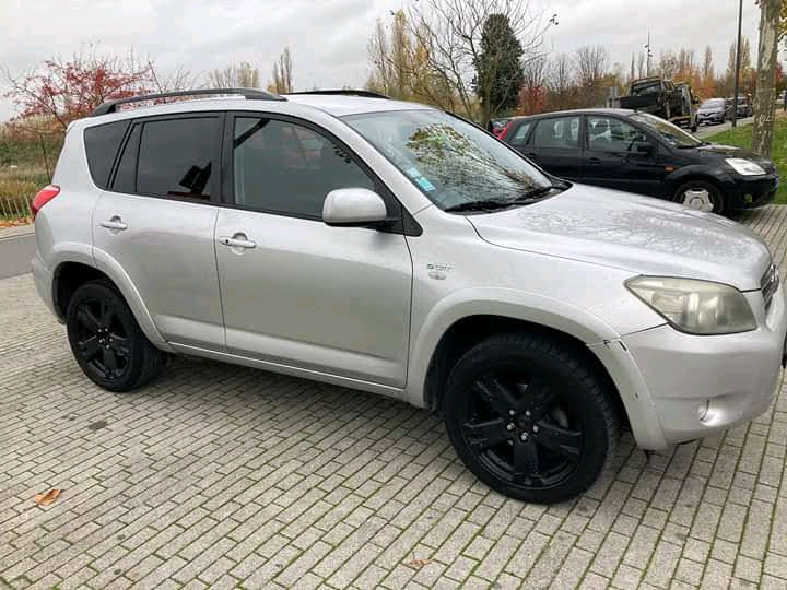 TOYOTA RAV4 Vhicules 4