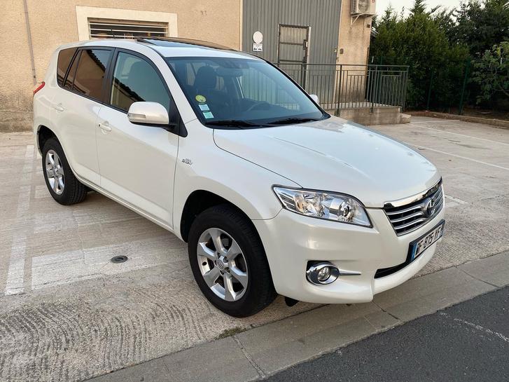 Toyota rav4 année 2011 117000km Toyota rav4 année 2011 117000km Véhicules