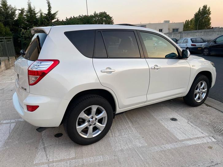 Toyota rav4 année 2011 117000km 2 Toyota rav4 année 2011 117000km Véhicules 2