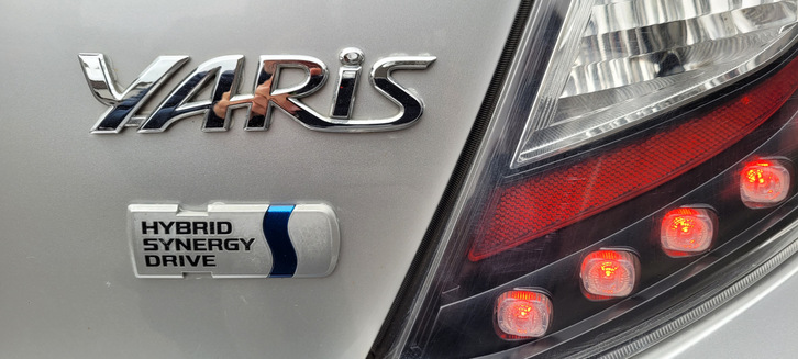 Toyota yaris hybride 2012 automatique  Véhicules 3