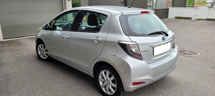 Toyota yaris hybride 2012 automatique  Vhicules 4