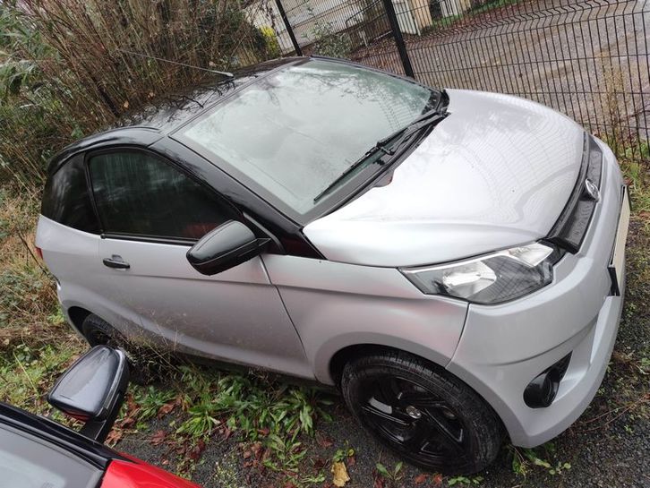 Voiture sans permis AIXAM COUPE GRIS TITANE TOIT NOIR Voiture sans permis AIXAM COUPE GRIS TITANE TOIT NOIR Véhicules