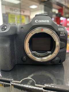 Canon EOS R5 Mark II état neuf jamais utilisé<br><br>Vendu avec tous accessoires et manuel euro