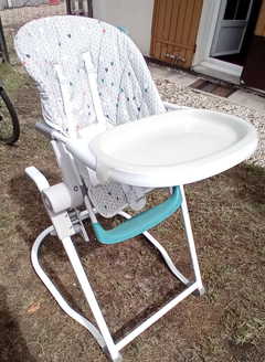 Chaise pour bébé  très bon etat 