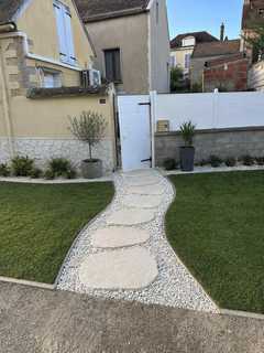 Je vous proprose mes cervice de jardineríe  ramasage de ordour en totelite derasinage anivelation 
