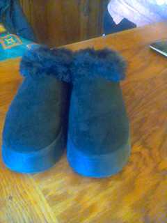 Bonsoir je vends chaussures femme et homme plusieurs pointure différents a venir le chercher à do