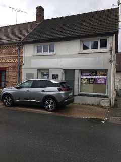 À VENDRE                                         <br>Local commercial avec vitrine libre immédia