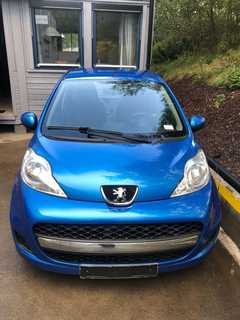 Bonjour 
<br>Je vends une très belle voiture Peugeot 107 1,0-68.
<br>Année modèle: 2009
<br>Kilo