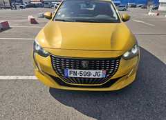 Nous mettons en vente cette magnifique Peugeot 208 2020 Allure en excellent état. Premier arrivé 