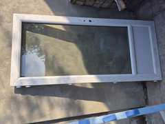 Porte de jardin ou accès jardin garage le cadre mesure 2m20/0.90 volet roulant compris