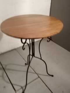 Table bistro haute en bois exotique et pied central fer forgé et ses 3 chaises hautes pliables en 