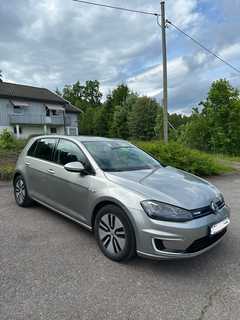 Je revend ma superbe volkswagen de couleur gris sans aucun souci mécanique et électronique.Tout c